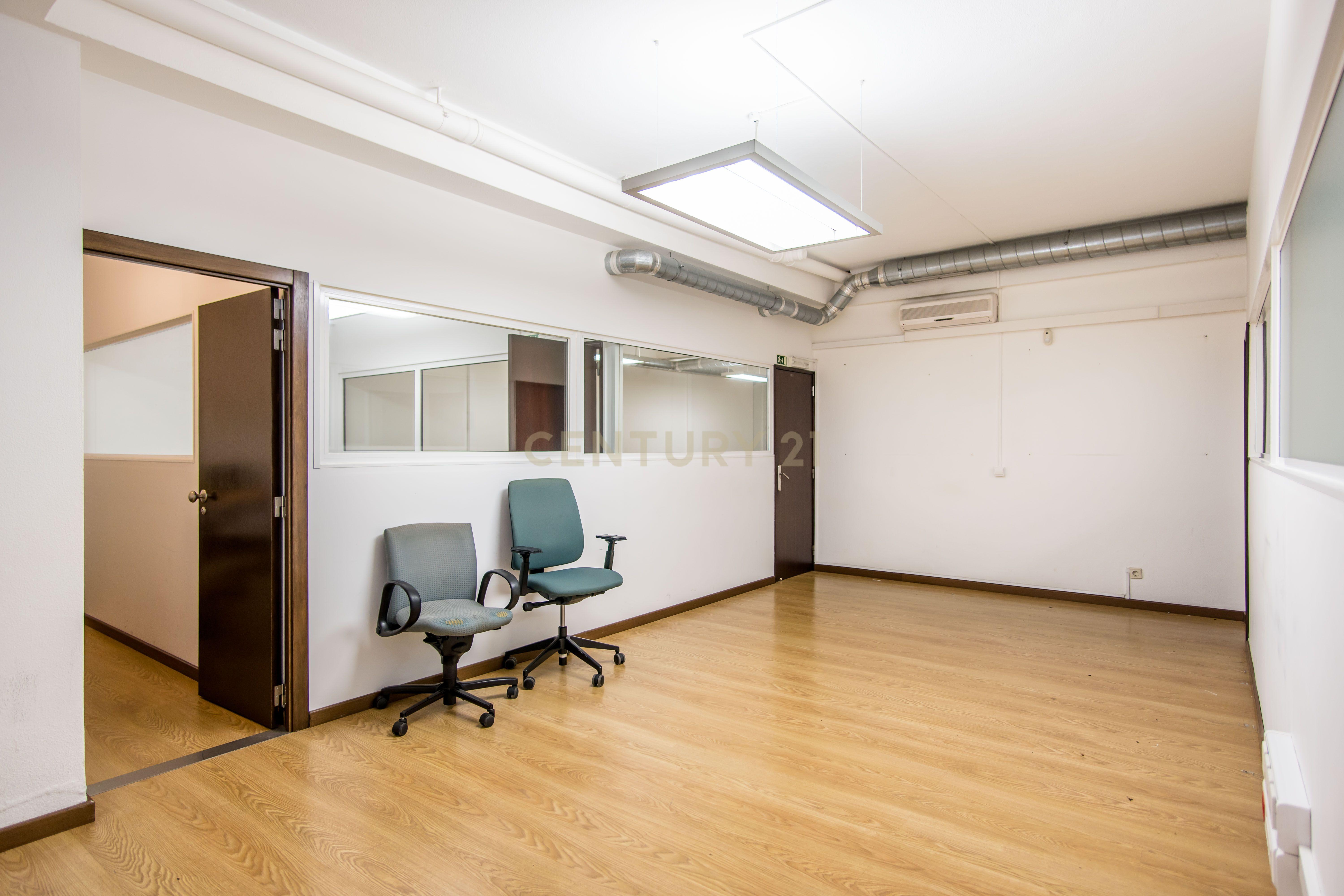 ESPAÇO COMERCIAL COM 280M2 NO CENTRO DE ALMANCIL - Image 14