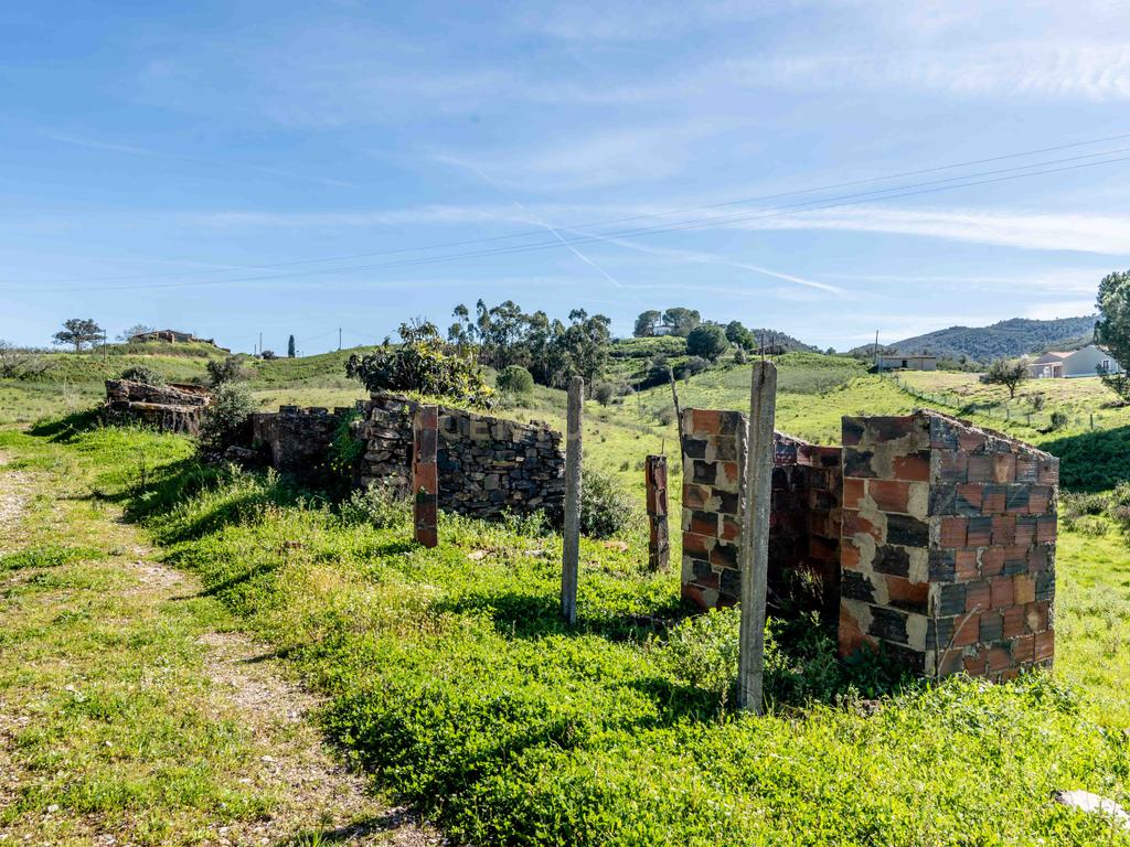 Moradia independente junto á barragem do Odelouca - Image 19