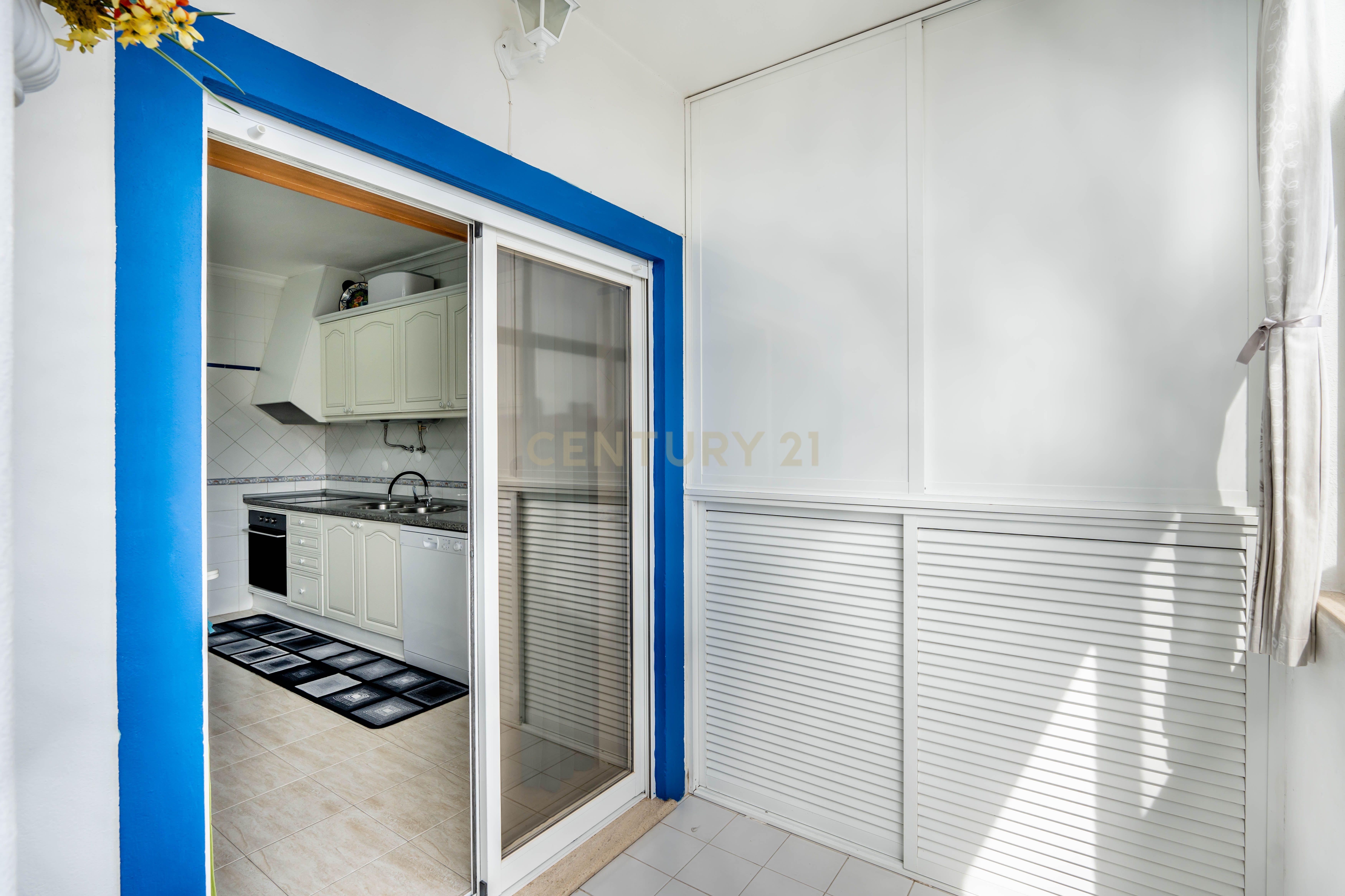 Apartamento T3 com áreas generosas, Garagem em Box, em Portimão - Image 11