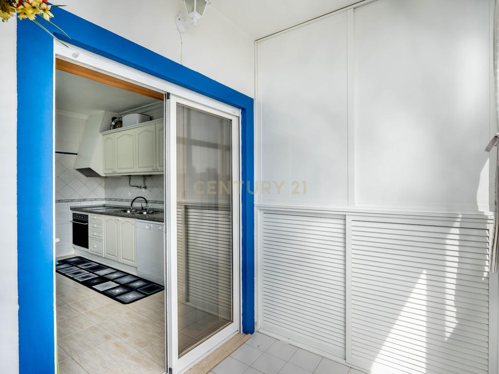 Apartamento T3 com áreas generosas, Garagem em Box, em Portimão - Image 11
