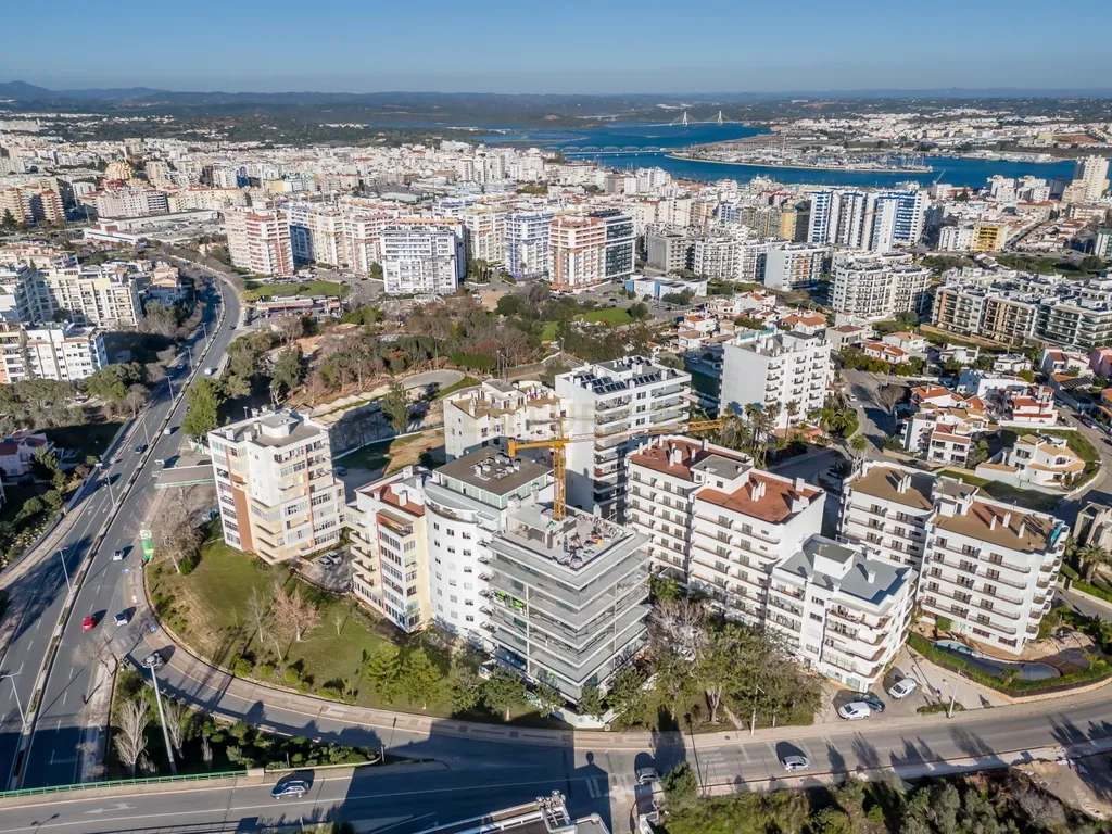 🏡 DOMUS LUX RESIDENCE – A ELEGÂNCIA DE VIVER EM PORTIMÃO (T2 5º Drt.) - Image 8