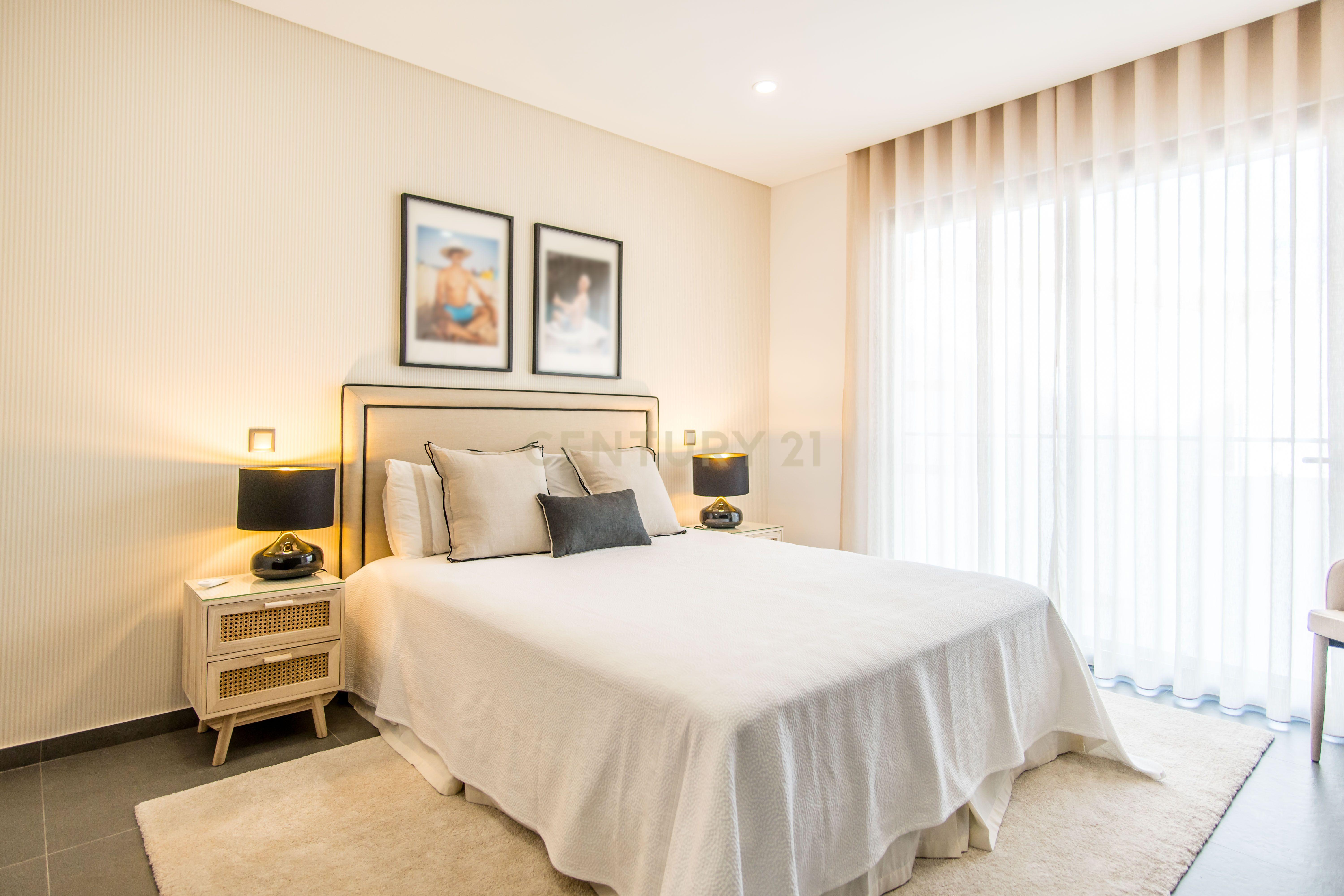 Viva o Melhor de Ferragudo num T3 de Luxo com Localização Privilegiada - Image 11