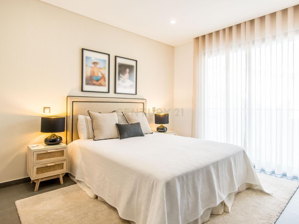 Viva o Melhor de Ferragudo num T3 de Luxo com Localização Privilegiada - Image 11