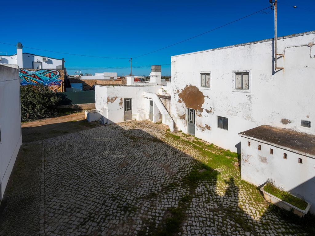 Moradia para reabilitar | Terrreno 4759m2 | Faro | Algarve - Image 25