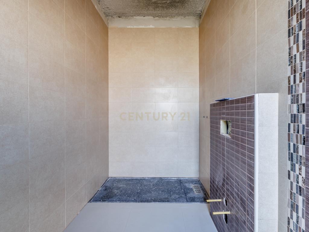 Terreno com moradia contemporânea para terminar - Urbanização Cerro Azul, Quelfes - Image 27