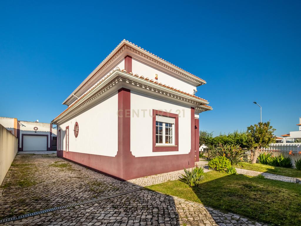 Moradia T4 para venda em Gaeiras, na Urbanização Vila da Garça - Image 2