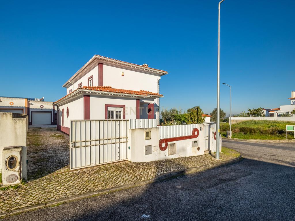 Moradia T4 para venda em Gaeiras, na Urbanização Vila da Garça - Image 4