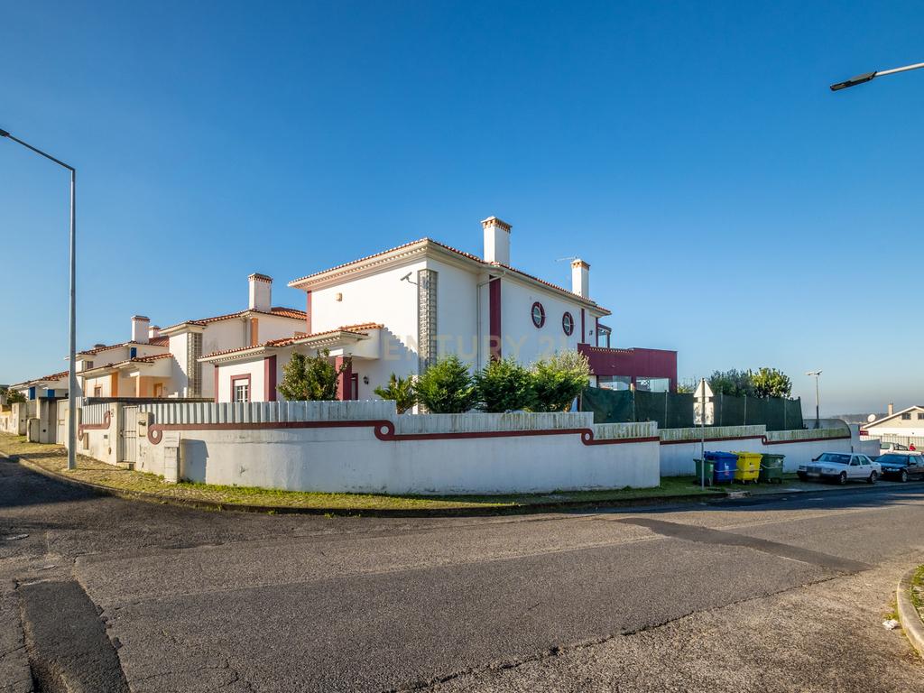 Moradia T4 para venda em Gaeiras, na Urbanização Vila da Garça - Image 3