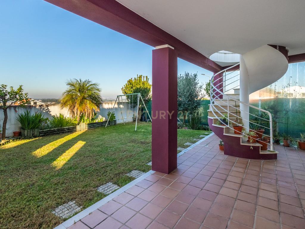 Moradia T4 para venda em Gaeiras, na Urbanização Vila da Garça - Image 38