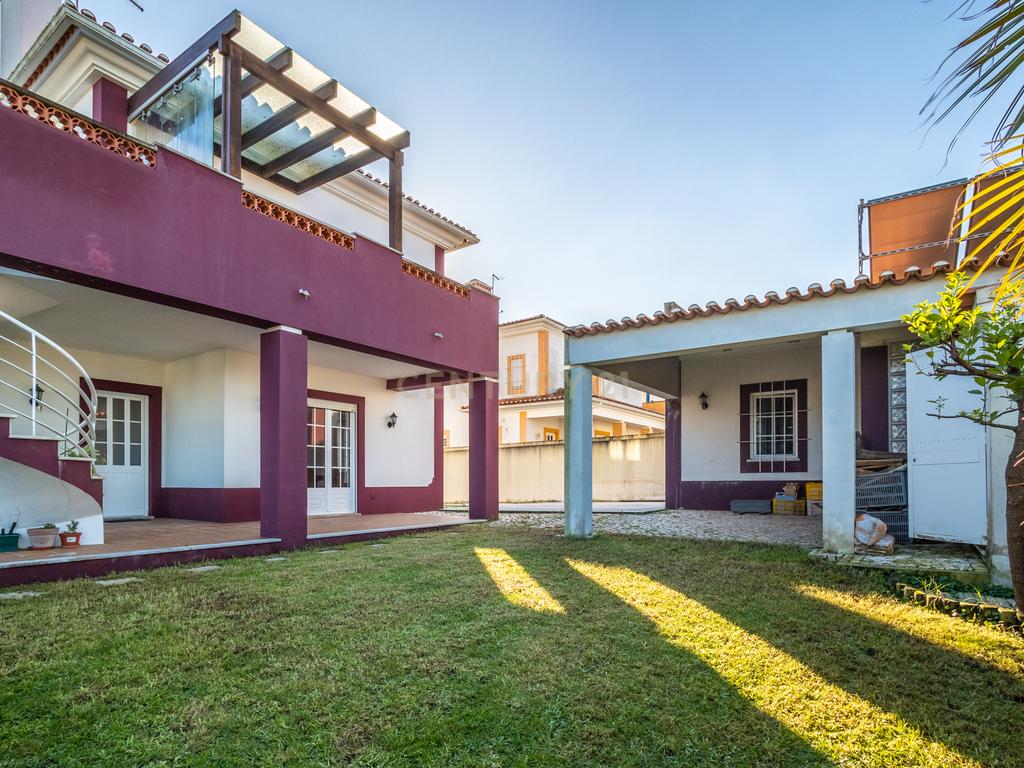 Moradia T4 para venda em Gaeiras, na Urbanização Vila da Garça - Image 5