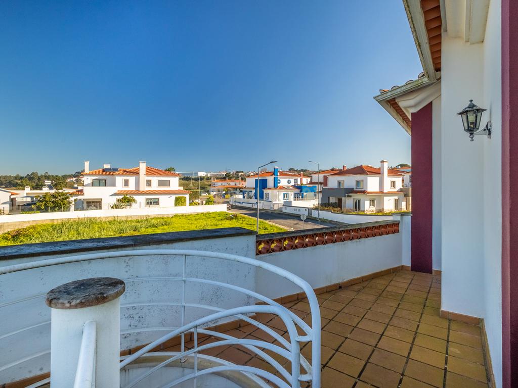 Moradia T4 para venda em Gaeiras, na Urbanização Vila da Garça - Image 40