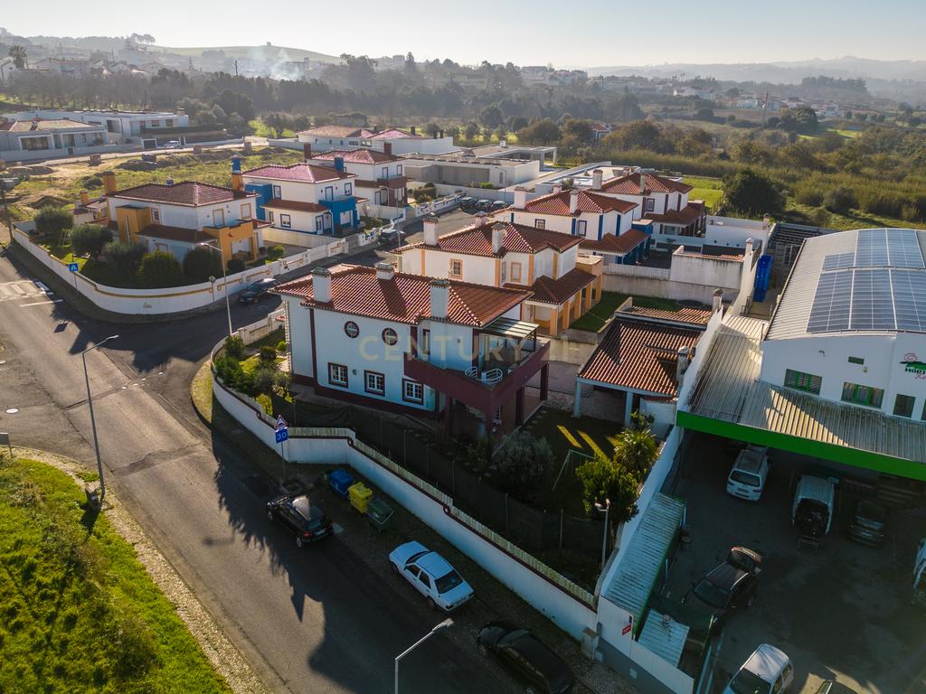 Moradia T4 para venda em Gaeiras, na Urbanização Vila da Garça - Image 48