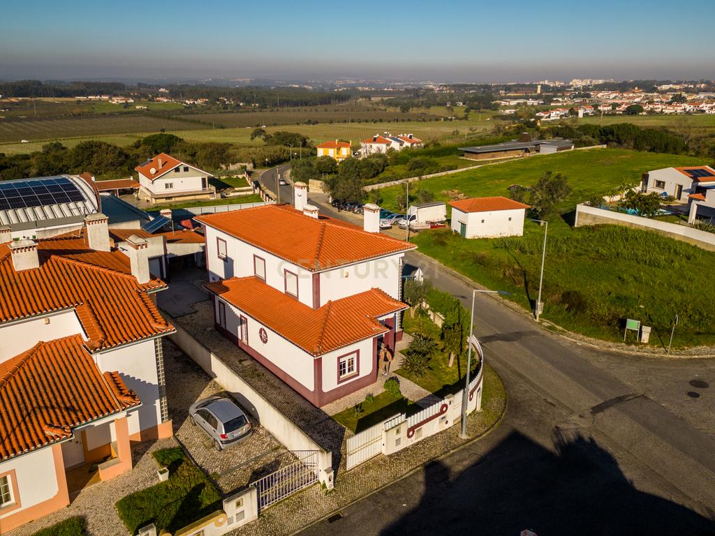 Moradia T4 para venda em Gaeiras, na Urbanização Vila da Garça - Image 46
