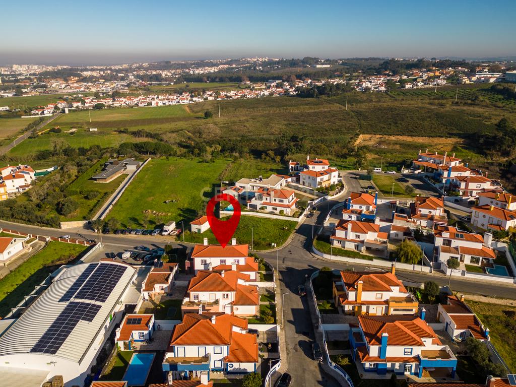 Moradia T4 para venda em Gaeiras, na Urbanização Vila da Garça - Image 50