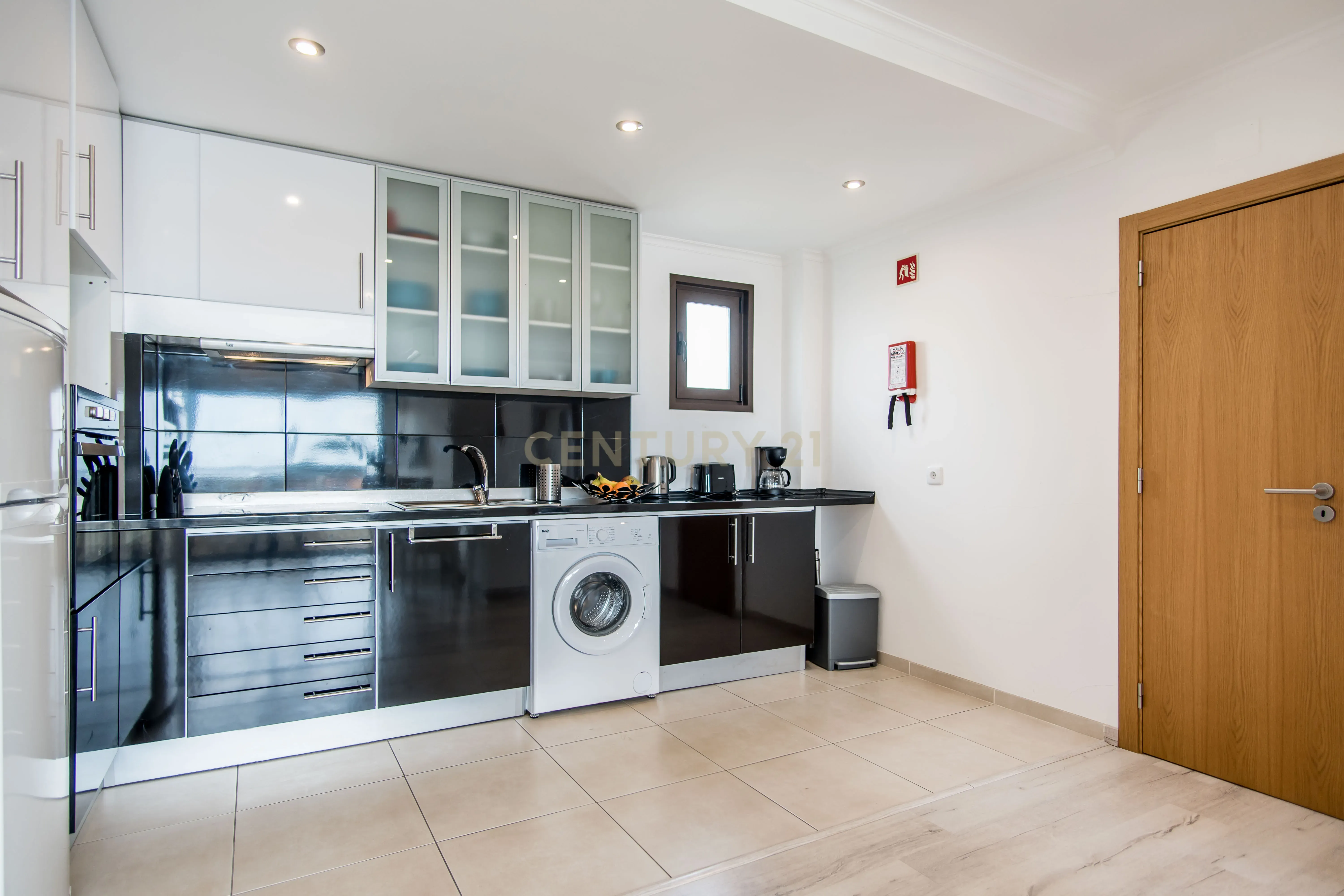Apartamento T1 com vista mar a 800 metros do centro histórico e da praia de Albufeira - Image 9