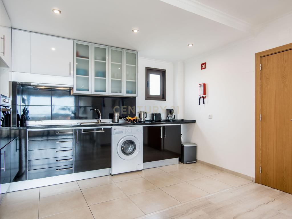 Apartamento T1 com vista mar a 800 metros do centro histórico e da praia de Albufeira - Image 9