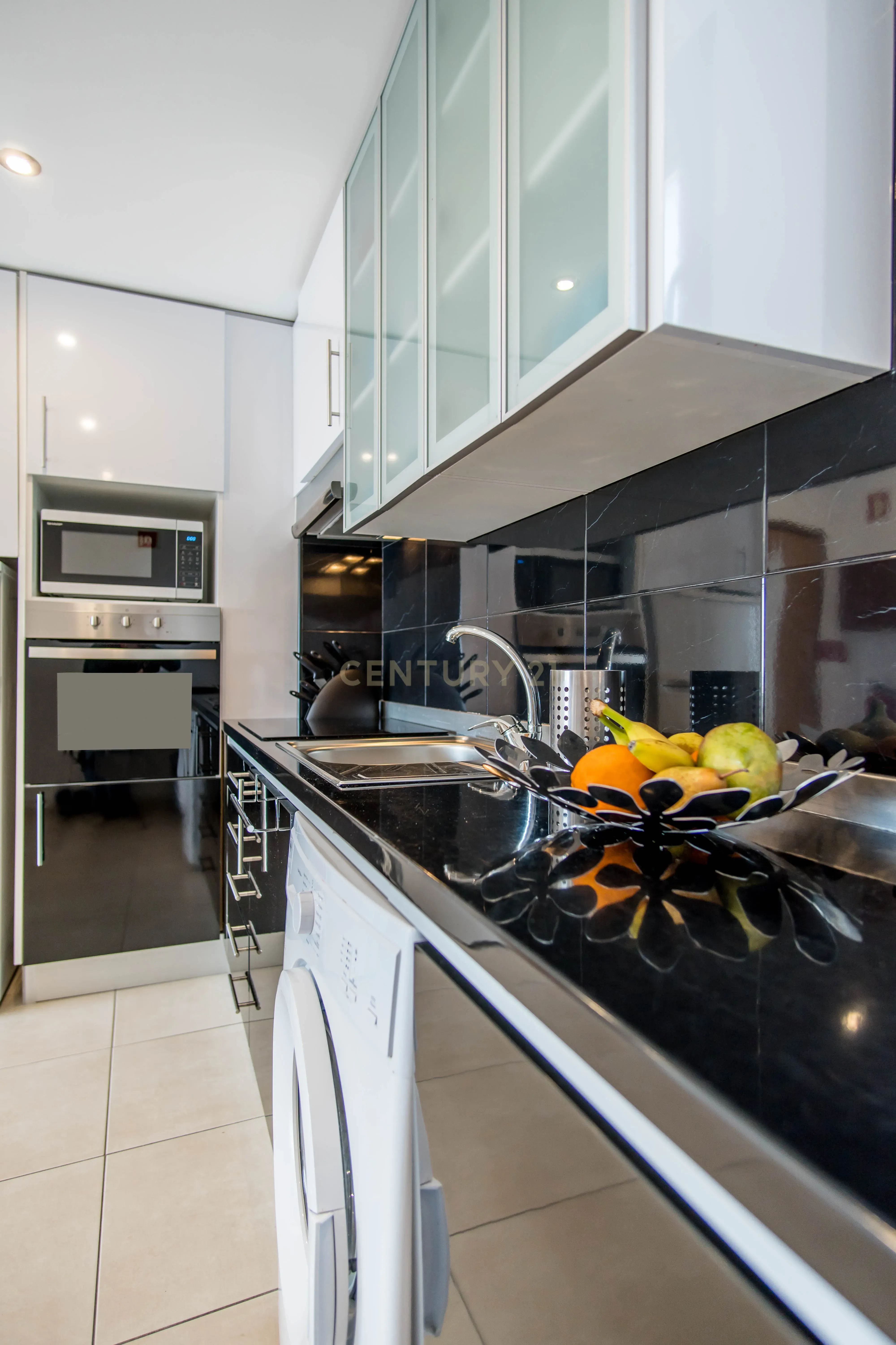Apartamento T1 com vista mar a 800 metros do centro histórico e da praia de Albufeira - Image 8