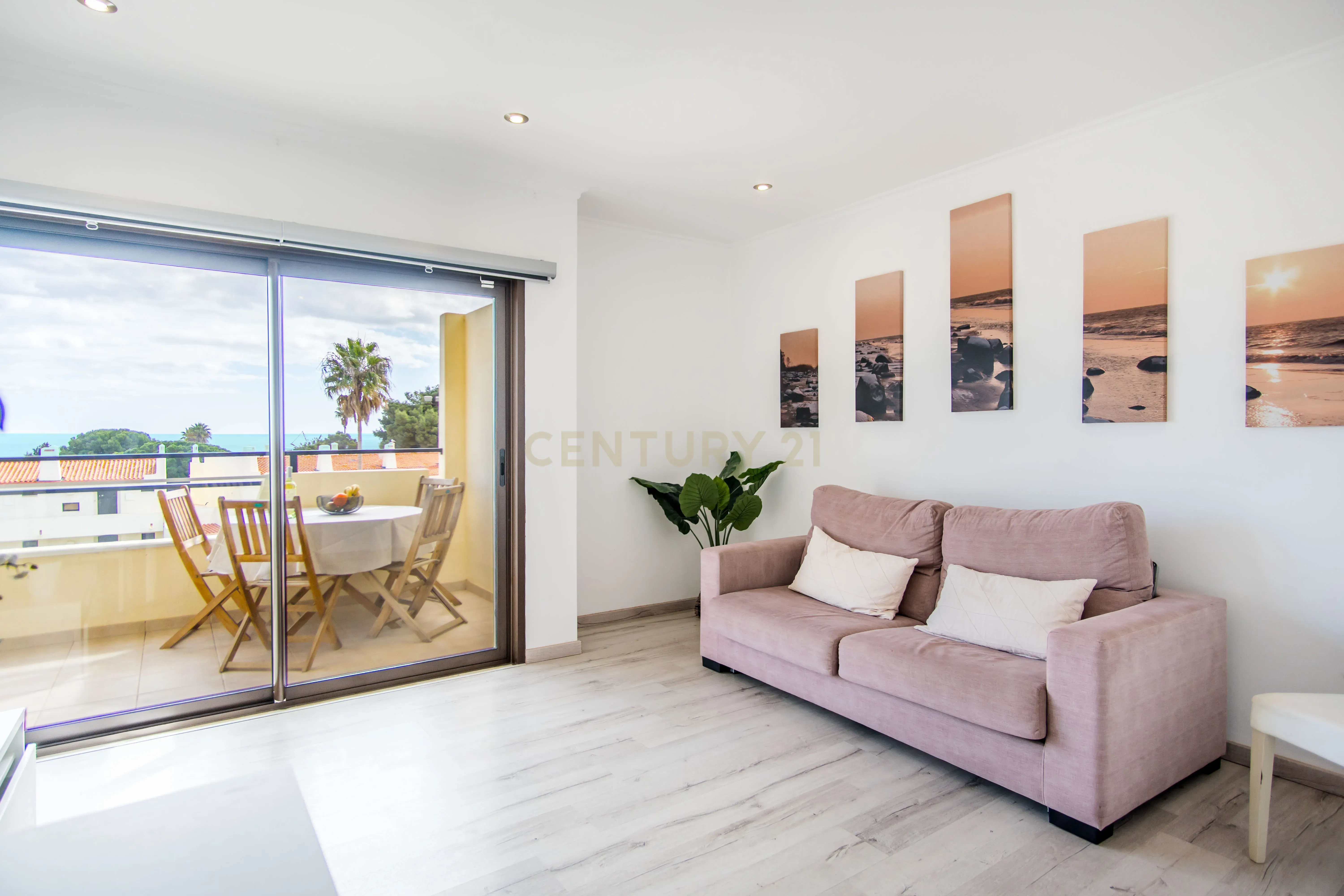 Apartamento T1 com vista mar a 800 metros do centro histórico e da praia de Albufeira - Image 1