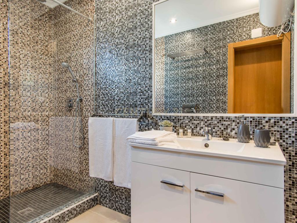 Apartamento T1 com vista mar a 800 metros do centro histórico e da praia de Albufeira - Image 16