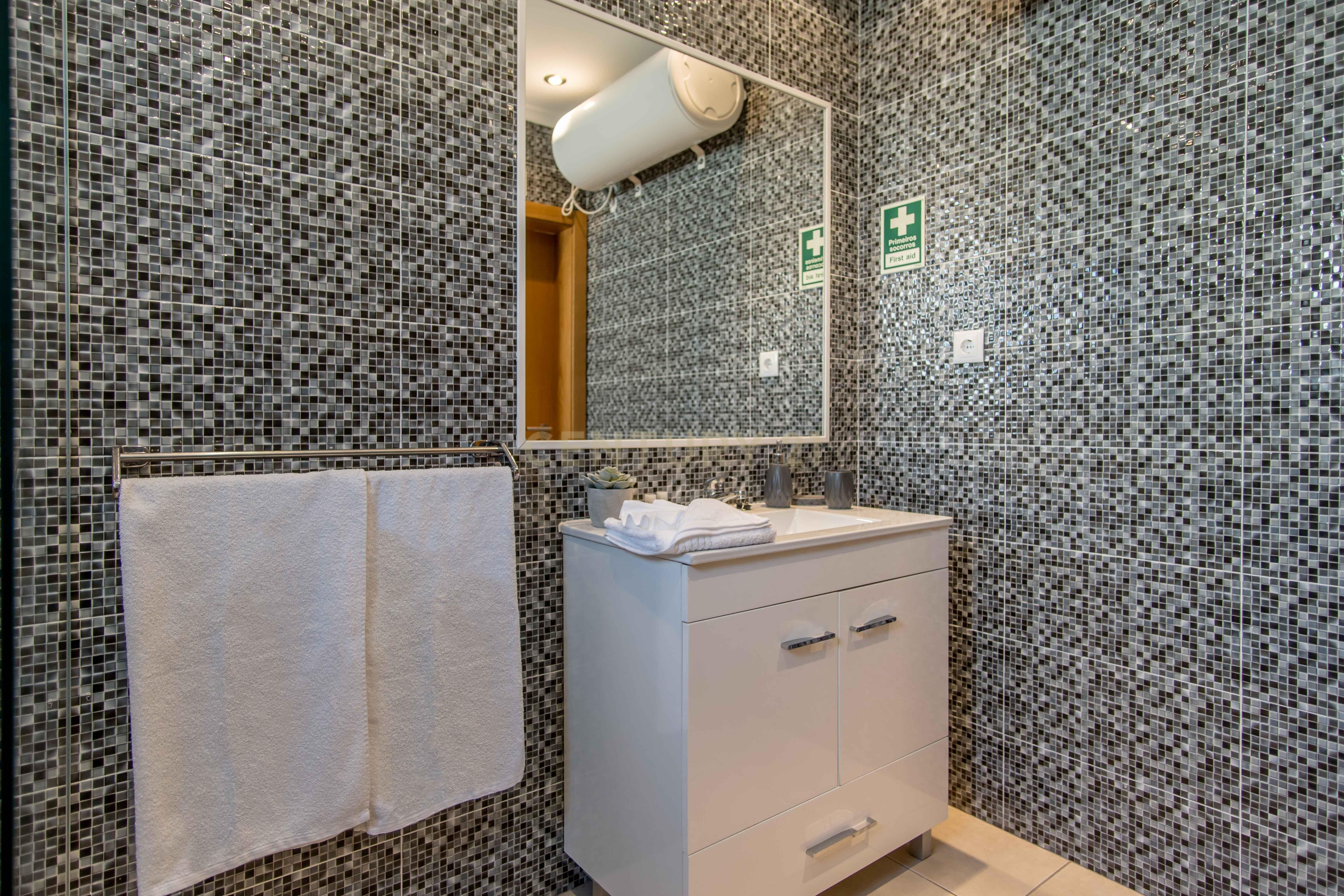 Apartamento T1 com vista mar a 800 metros do centro histórico e da praia de Albufeira - Image 17
