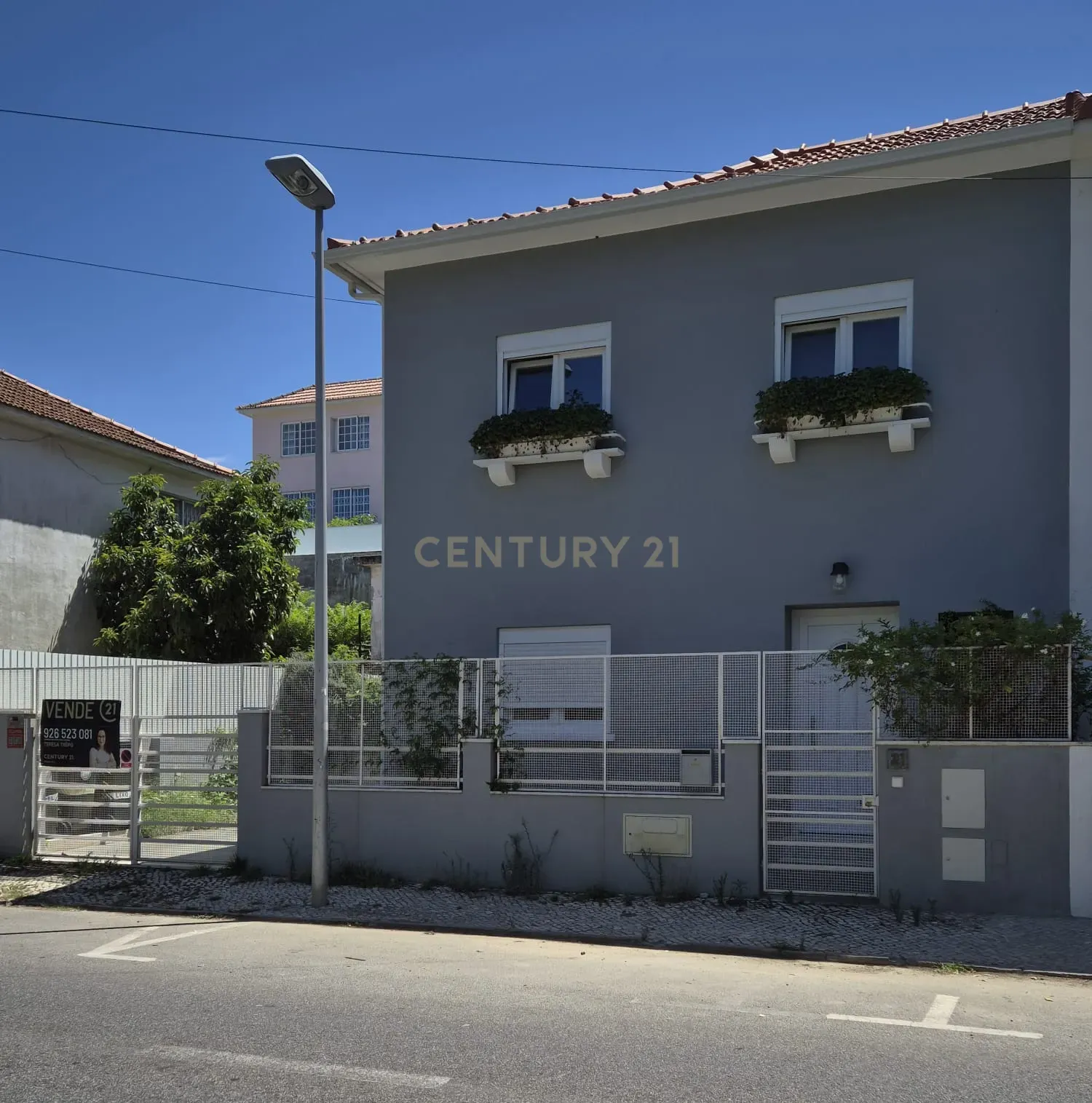 Moradia Geminada T3 - Campolide - Image 1