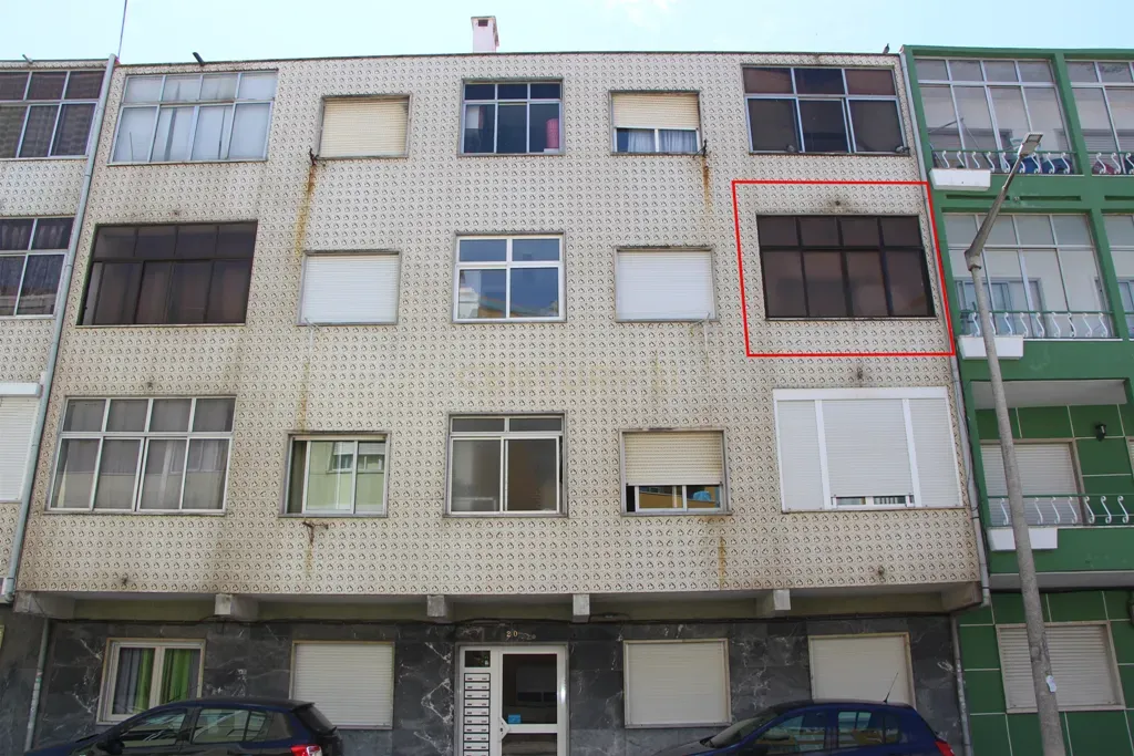 Apartamento T2 em Paio Pires - Oportunidade para Investidores - Image 1