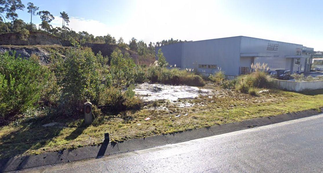Terreno industrial junto da estrada N333, com facilidade de acessos, e serviços locais. - Image 2