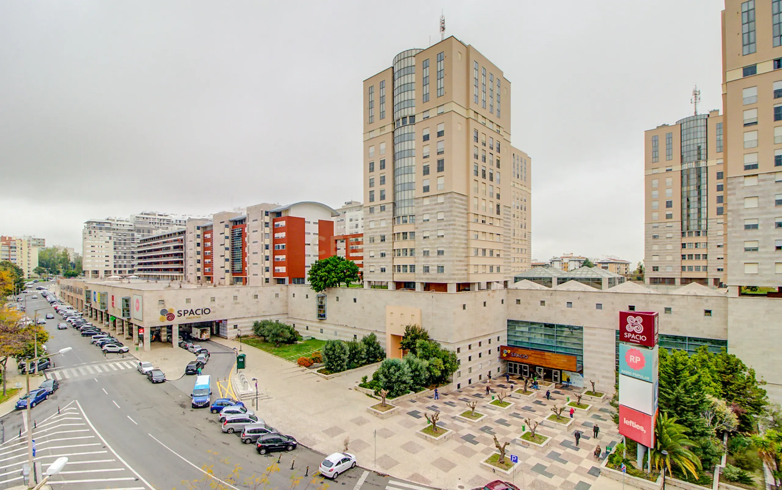 Apartamento T2 Moderno junto ao SPACIO Shopping Olivais - Image 1