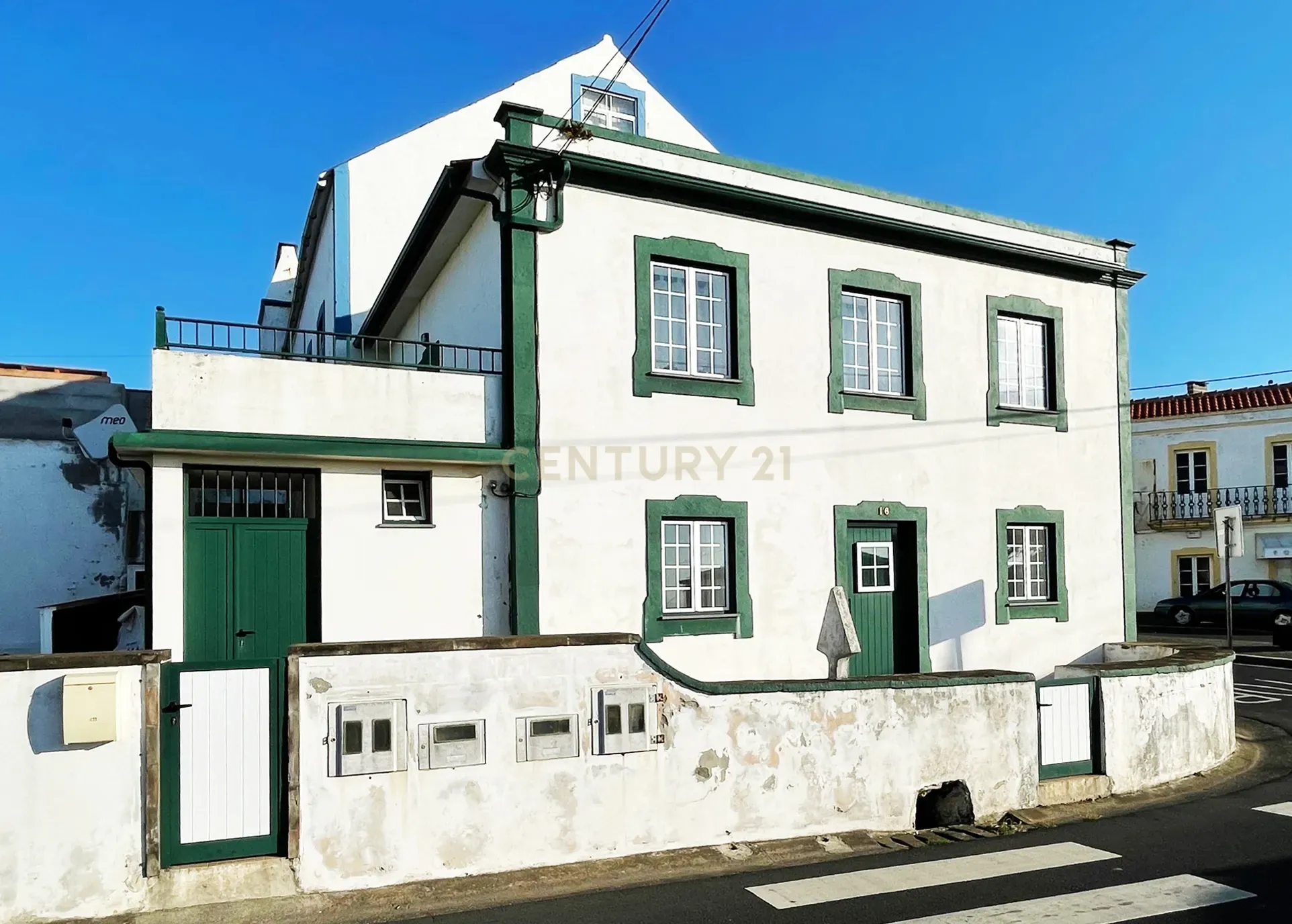 Moradia composta por 2 apartamentos T1 + T2 na Vila de Porto Judeu - Image 2
