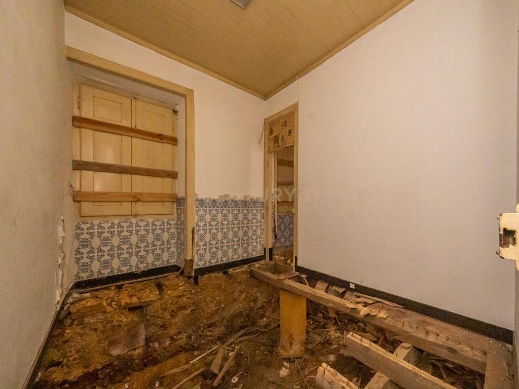 Edifício para Reabilitação Total no Bairro Salgado, Setúbal Bonfim composto por 8 apartamentos - Image 63