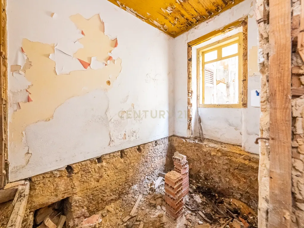 Edifício para Reabilitação Total no Bairro Salgado, Setúbal Bonfim composto por 8 apartamentos - Image 62
