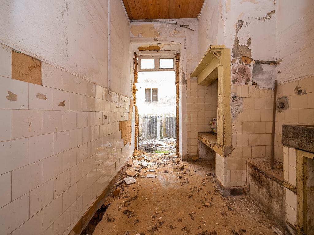 Edifício para Reabilitação Total no Bairro Salgado, Setúbal Bonfim composto por 8 apartamentos - Image 58