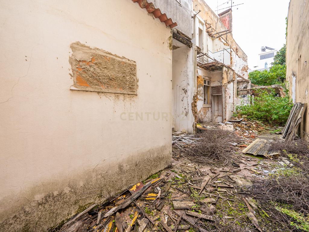 Edifício para Reabilitação Total no Bairro Salgado, Setúbal Bonfim composto por 8 apartamentos - Image 8