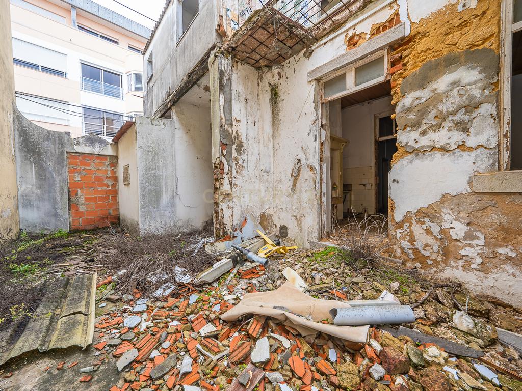 Edifício para Reabilitação Total no Bairro Salgado, Setúbal Bonfim composto por 8 apartamentos - Image 7