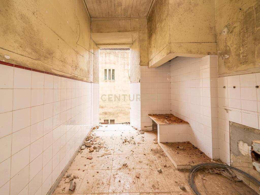 Edifício para Reabilitação Total no Bairro Salgado, Setúbal Bonfim composto por 8 apartamentos - Image 20