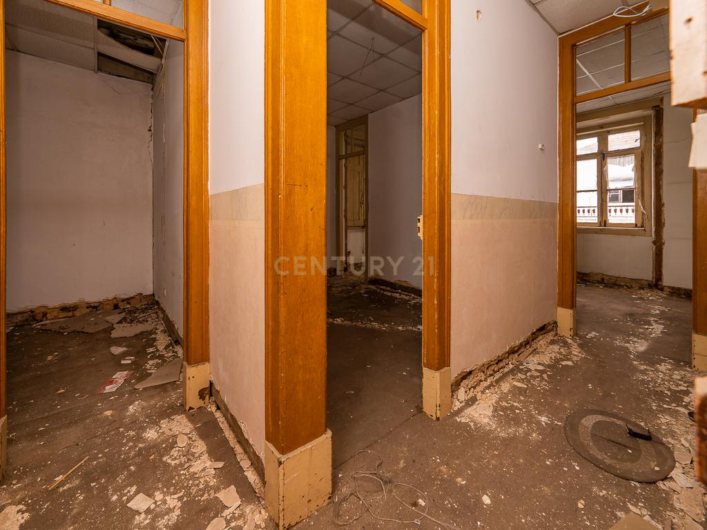 Edifício para Reabilitação Total no Bairro Salgado, Setúbal Bonfim composto por 8 apartamentos - Image 23
