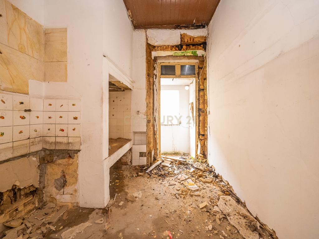 Edifício para Reabilitação Total no Bairro Salgado, Setúbal Bonfim composto por 8 apartamentos - Image 16