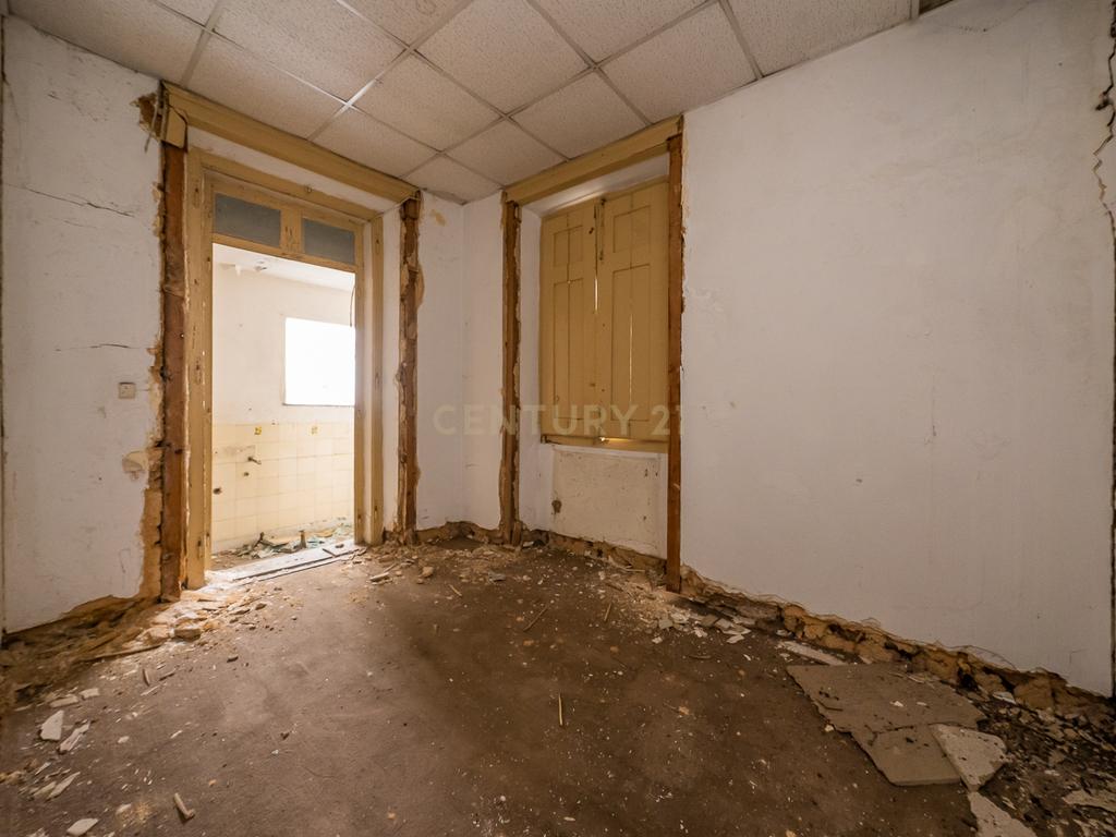 Edifício para Reabilitação Total no Bairro Salgado, Setúbal Bonfim composto por 8 apartamentos - Image 11