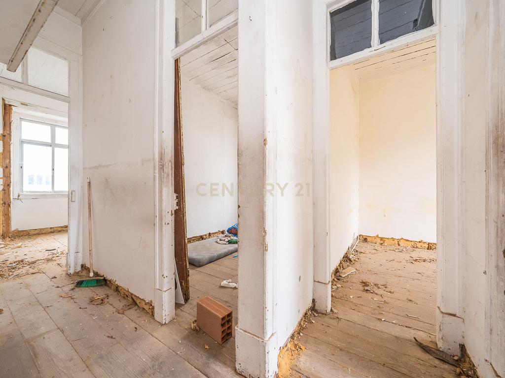 Edifício para Reabilitação Total no Bairro Salgado, Setúbal Bonfim composto por 8 apartamentos - Image 9