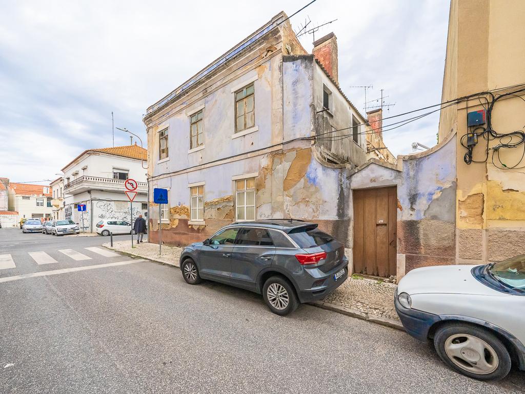 Edifício para Reabilitação Total no Bairro Salgado, Setúbal Bonfim composto por 8 apartamentos - Image 52