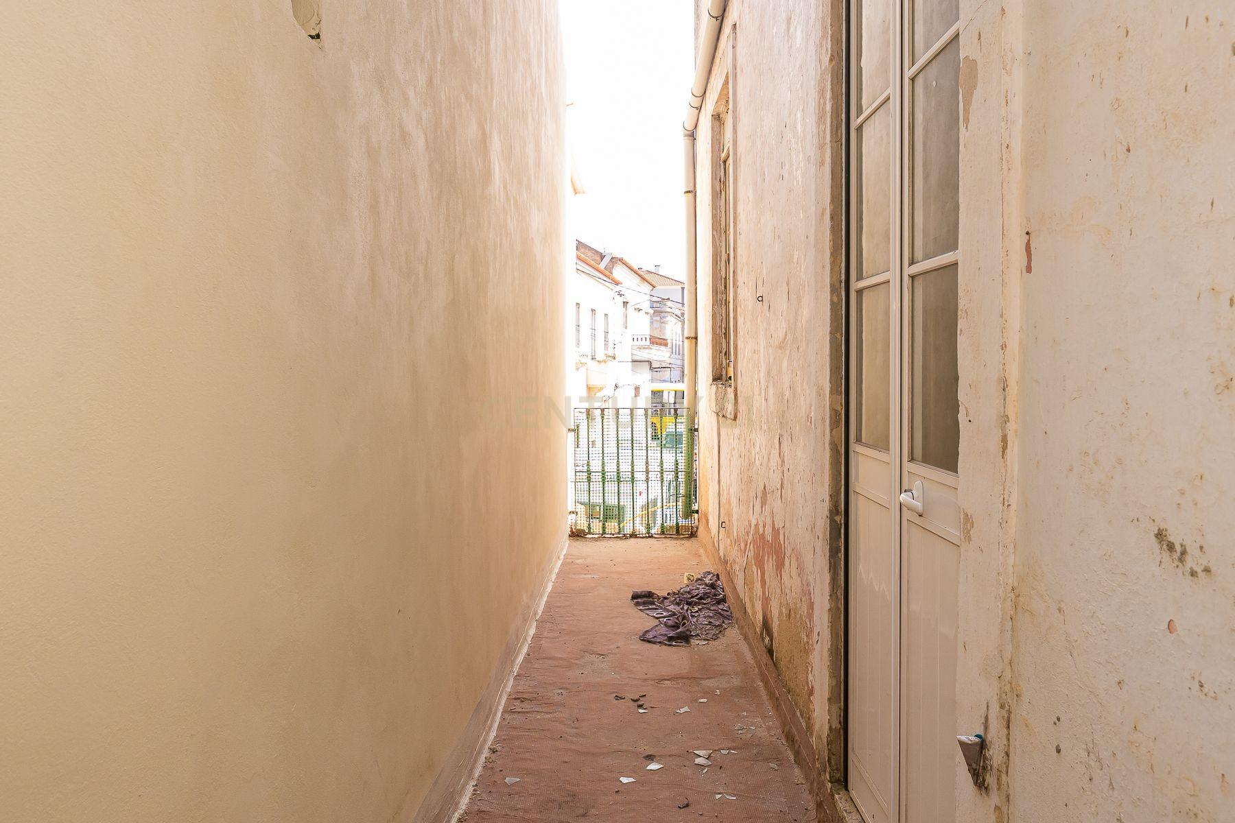 Prédio com 370m2 no Bairro Salgado para remodelação total - Image 26