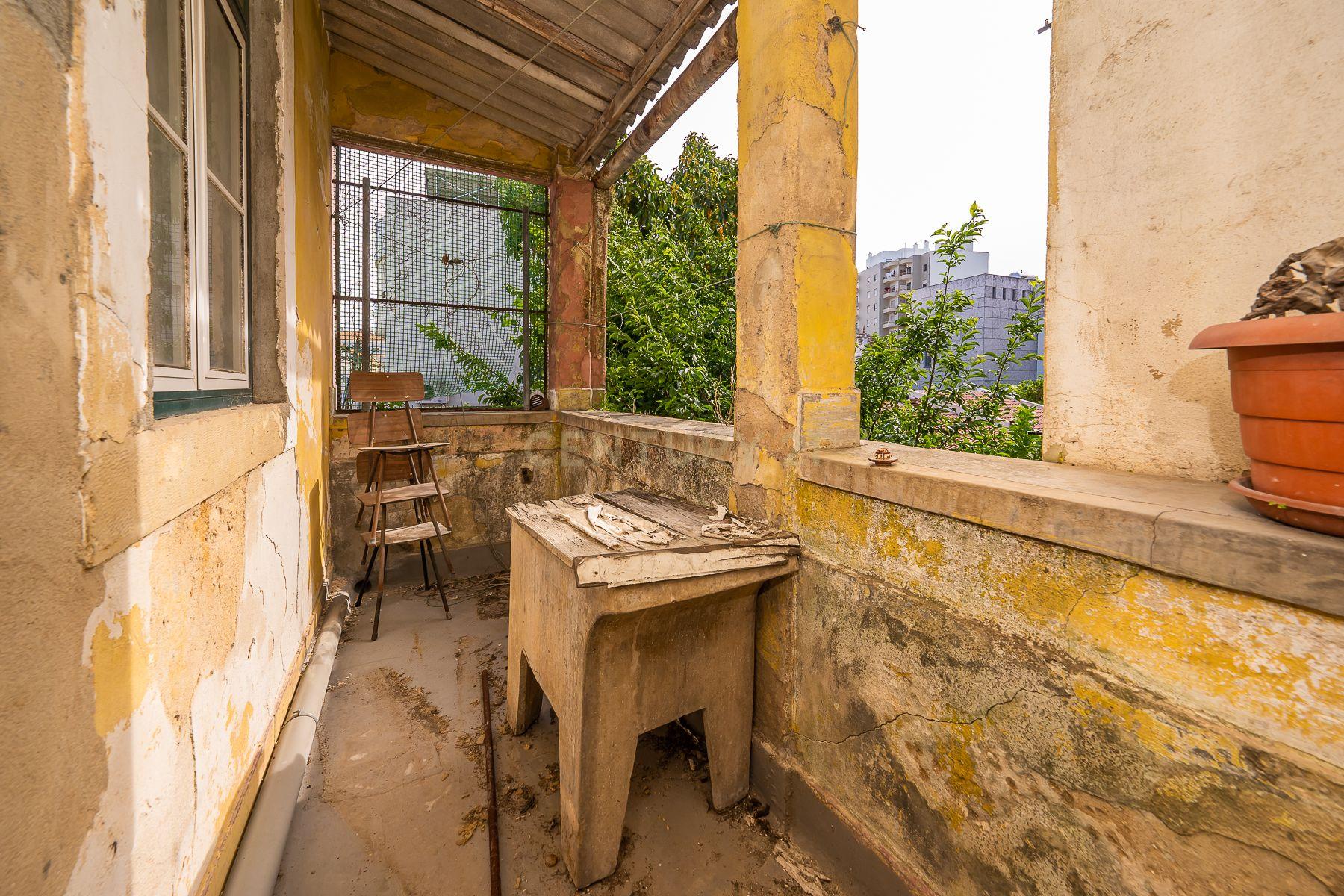 Prédio com 370m2 no Bairro Salgado para remodelação total - Image 8