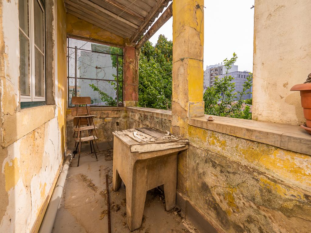 Prédio com 370m2 no Bairro Salgado para remodelação total - Image 8