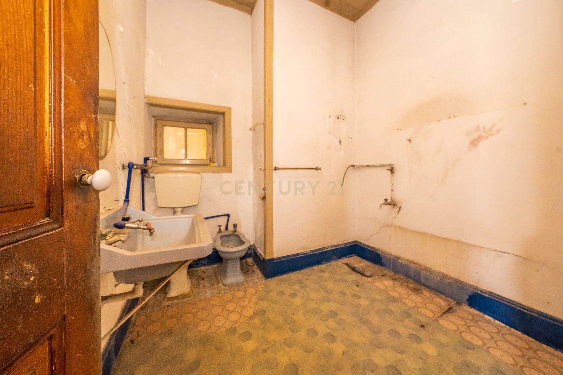 Prédio com 370m2 no Bairro Salgado para remodelação total - Image 27