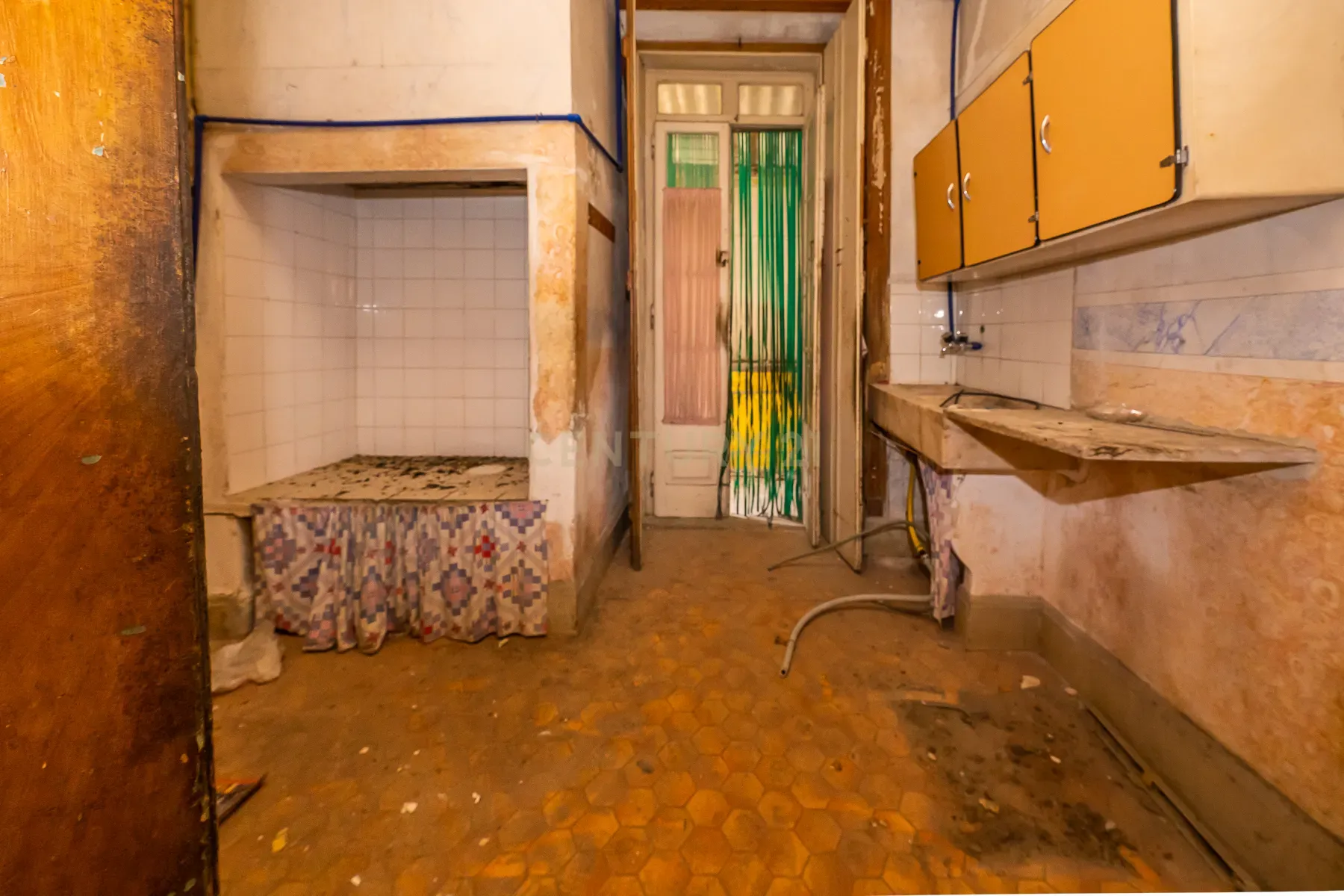 Prédio com 370m2 no Bairro Salgado para remodelação total - Image 9