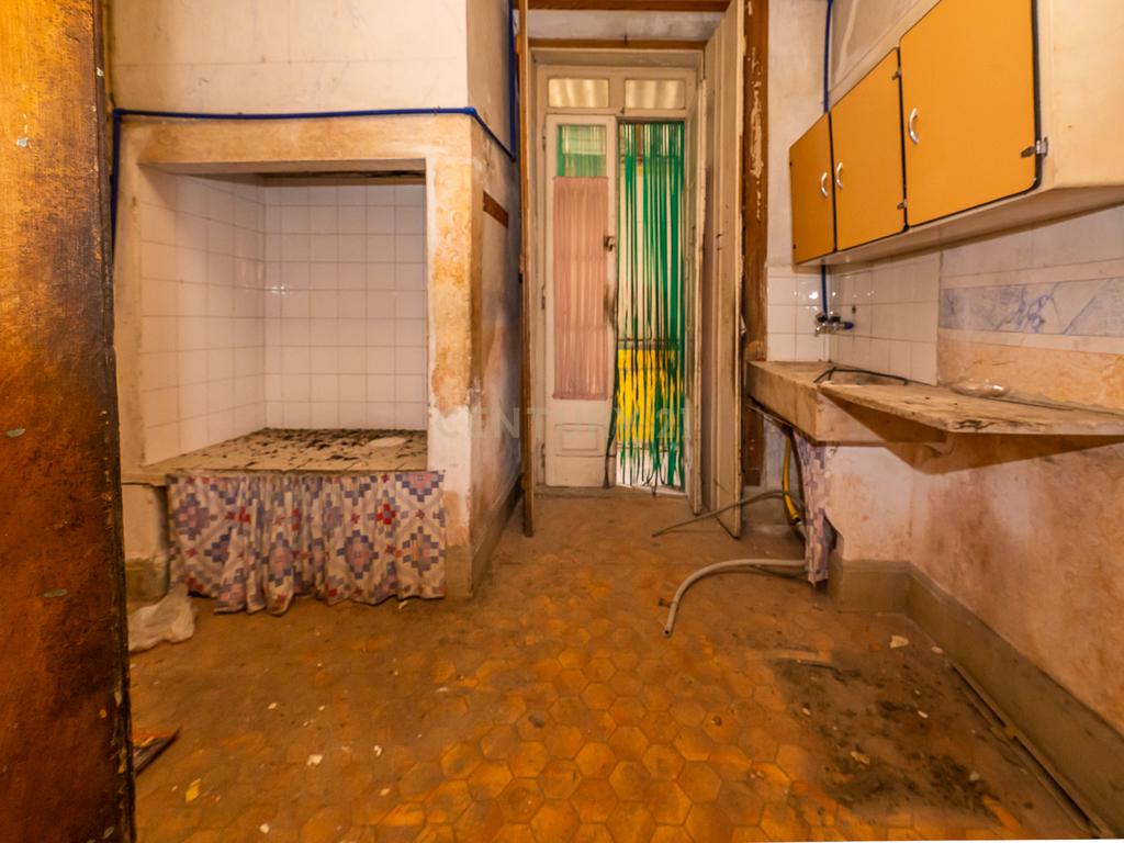 Prédio com 370m2 no Bairro Salgado para remodelação total - Image 9