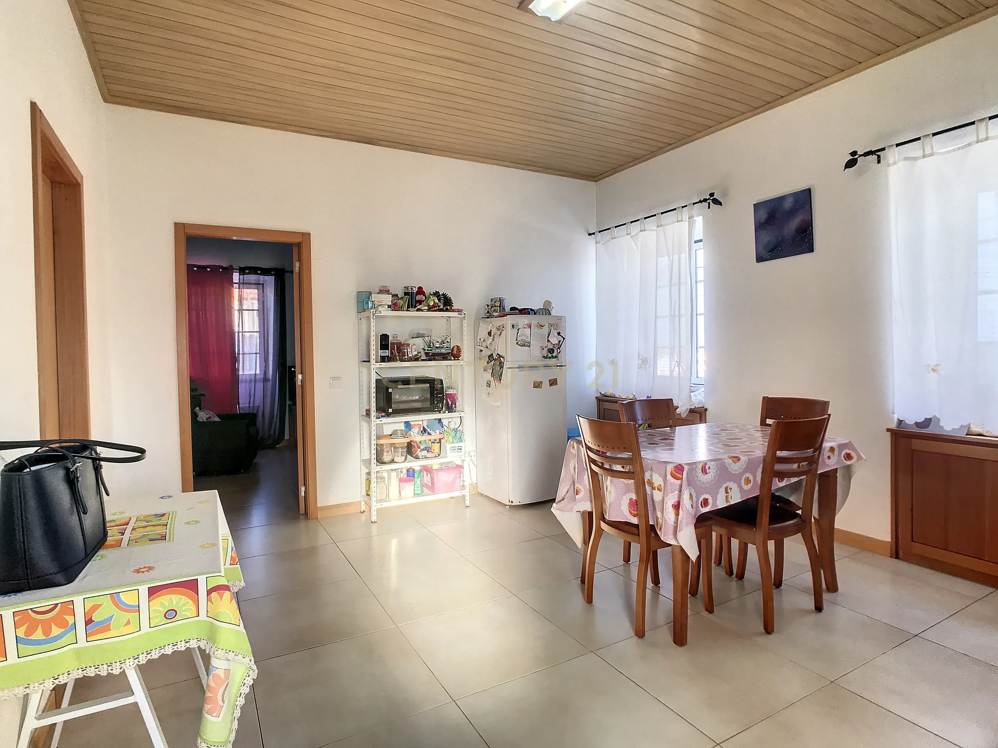 Moradia composta por 2 apartamentos T1 + T2 na Vila de Porto Judeu - Image 16