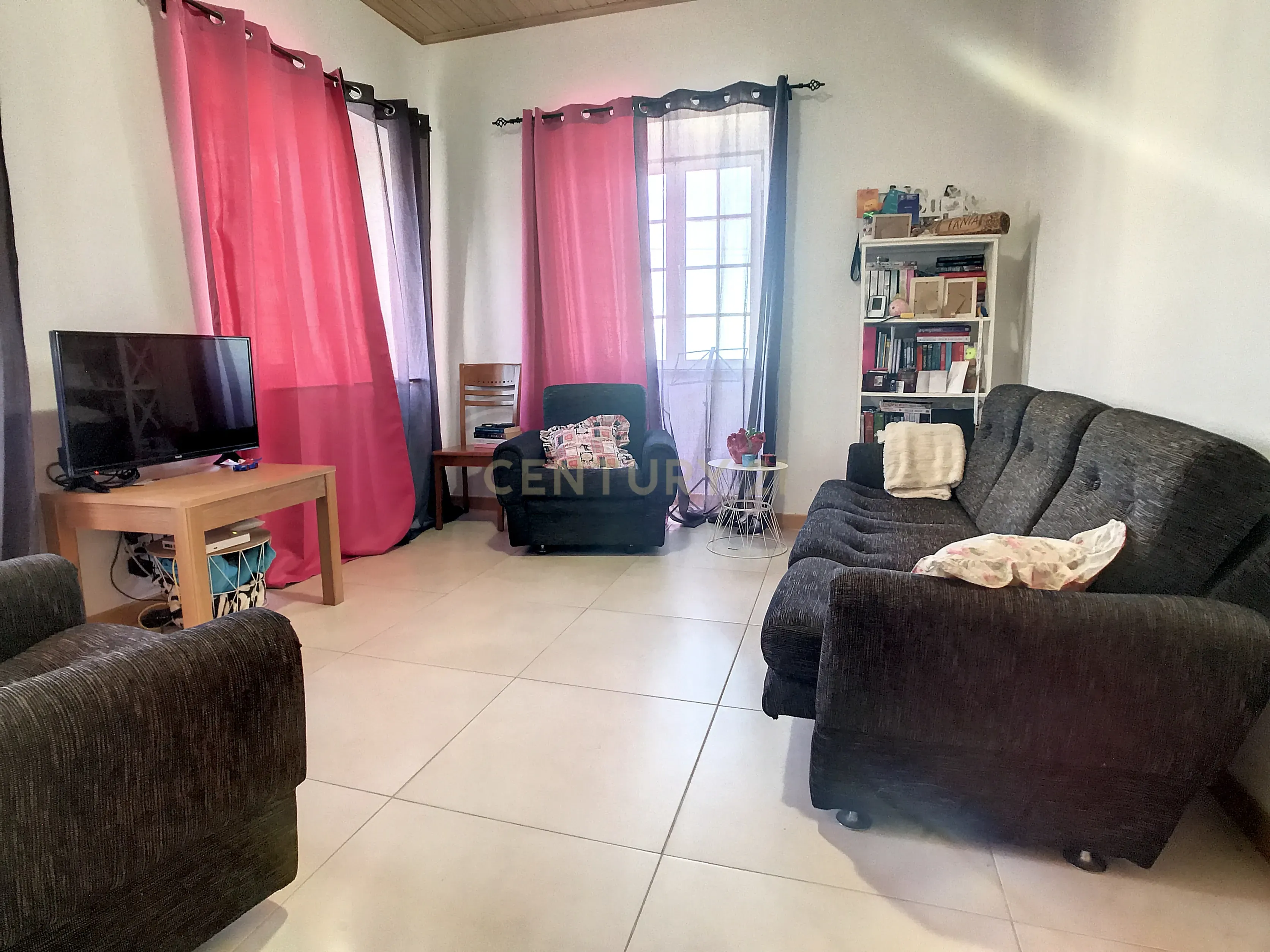 Moradia composta por 2 apartamentos T1 + T2 na Vila de Porto Judeu - Image 14