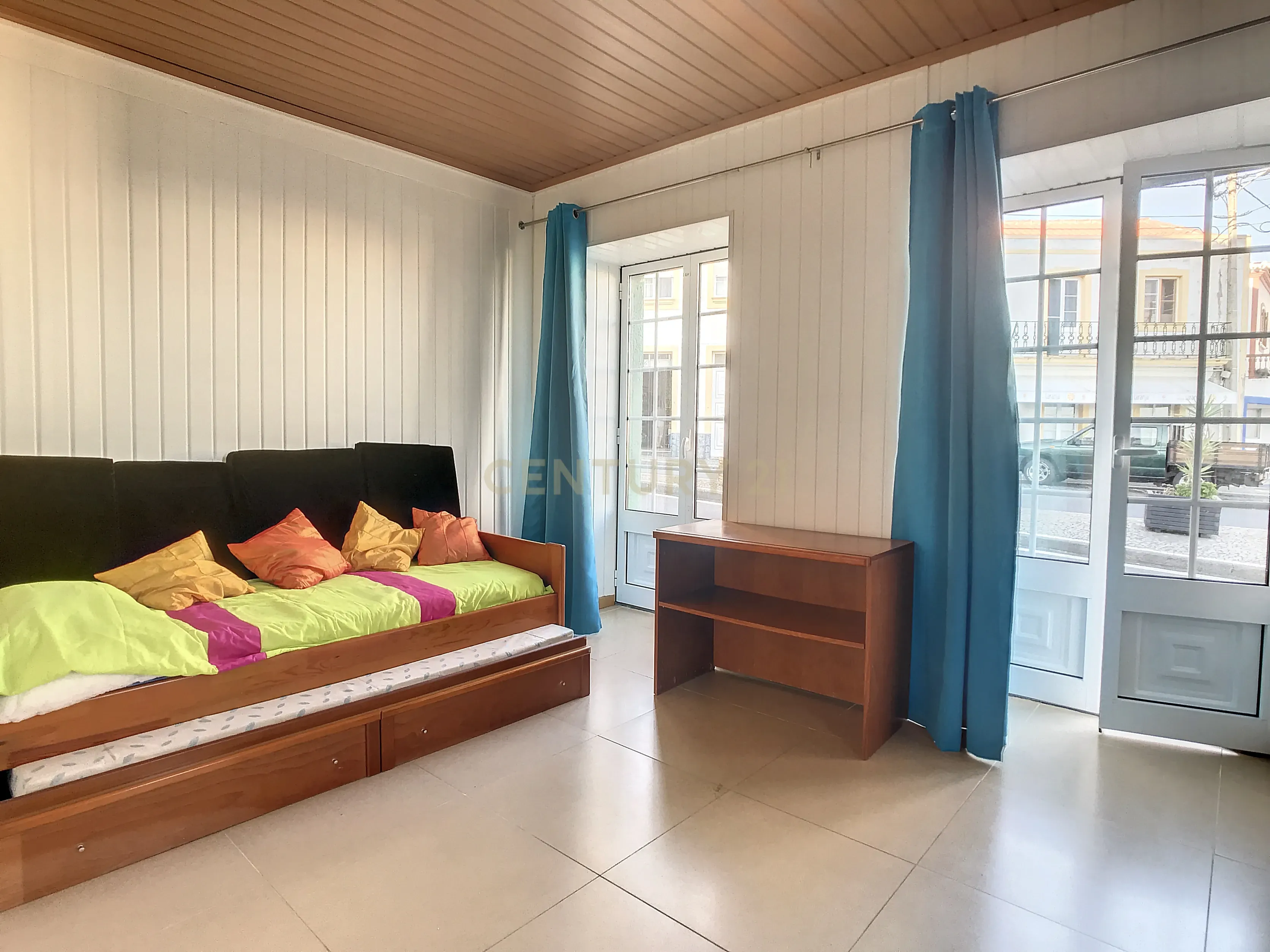 Moradia composta por 2 apartamentos T1 + T2 na Vila de Porto Judeu - Image 9