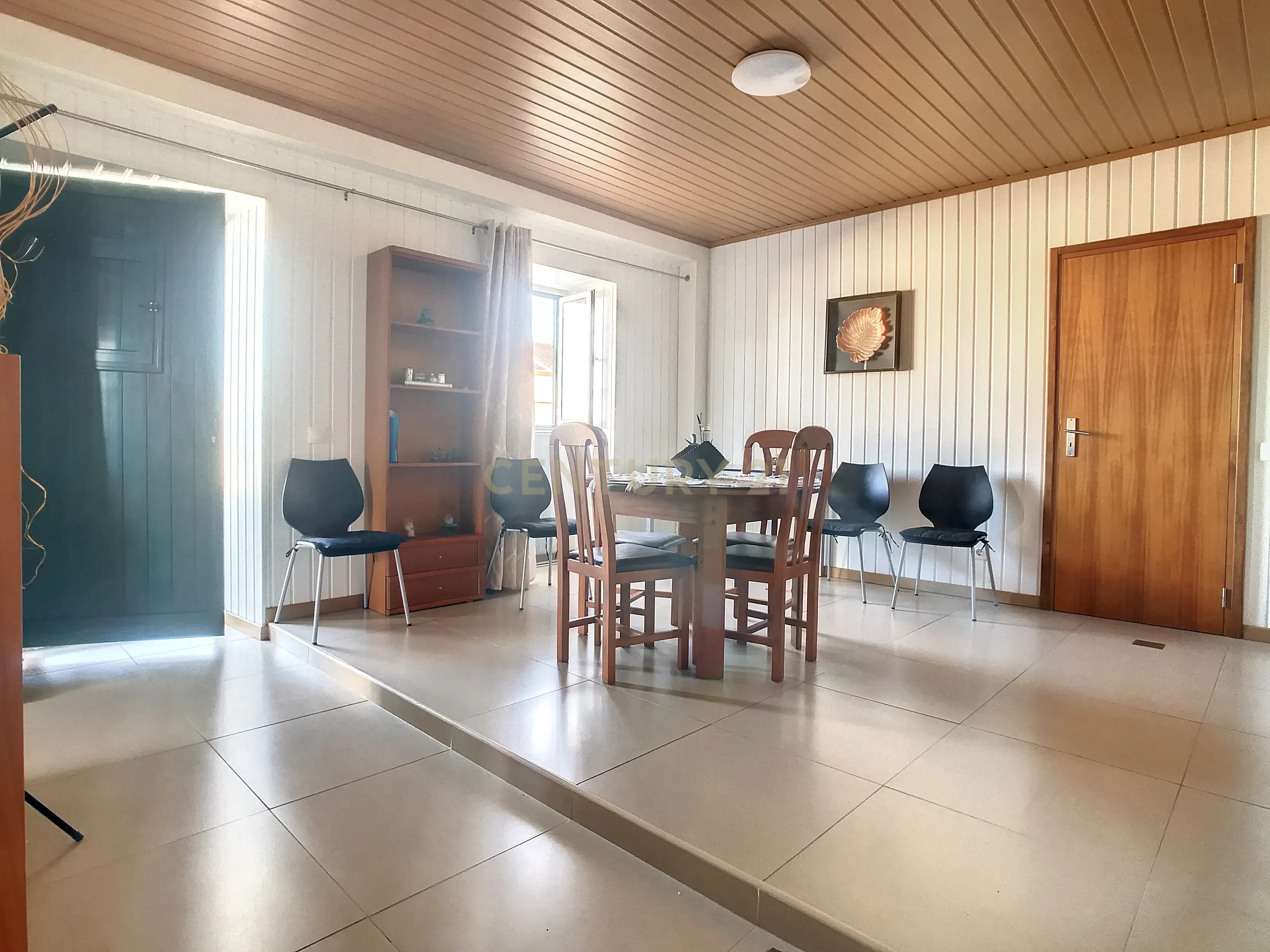 Moradia composta por 2 apartamentos T1 + T2 na Vila de Porto Judeu - Image 17